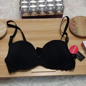 Elegant Black Lace Push-Up Bra 32B 🆕